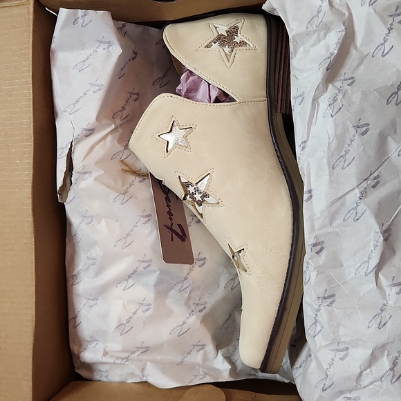 Seven7 Austin Ankle Bootie Faux Suede Leather - Picture 3 of 13